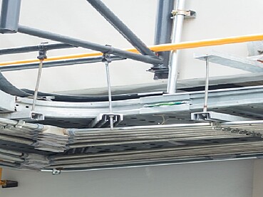Comparative Analysis: FRP and Galvanized Steel Cable Trays in Corrosive Environments